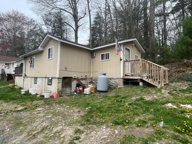 24 Cedar Rd, Wurtsboro, NY 12790
