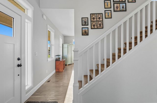 41213 S Clodfelter Rd, Kennewick, WA 99338