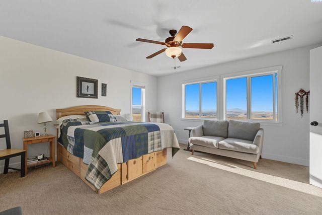 41213 S Clodfelter Rd, Kennewick, WA 99338