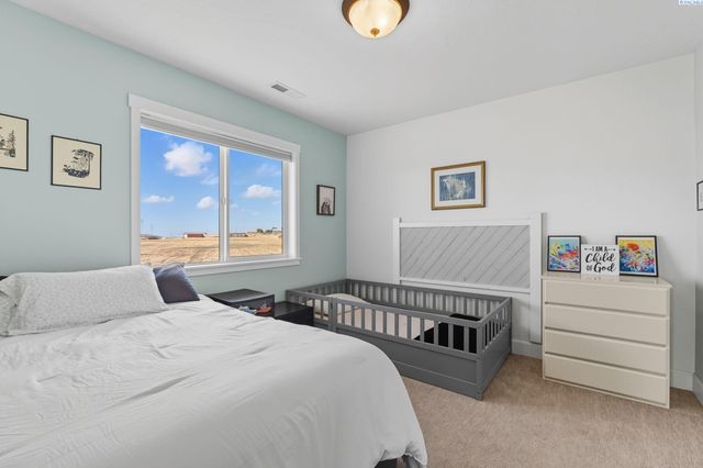 41213 S Clodfelter Rd, Kennewick, WA 99338