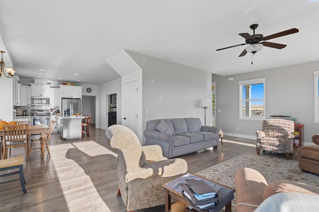 41213 S Clodfelter Rd, Kennewick, WA 99338