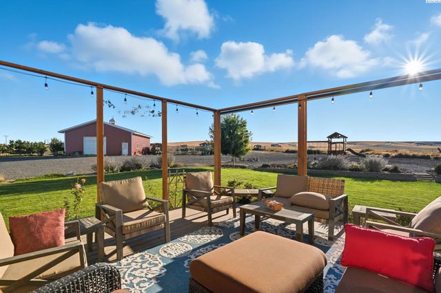 41213 S Clodfelter Rd, Kennewick, WA 99338
