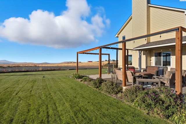 41213 S Clodfelter Rd, Kennewick, WA 99338