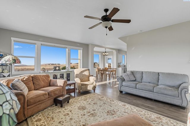 41213 S Clodfelter Rd, Kennewick, WA 99338