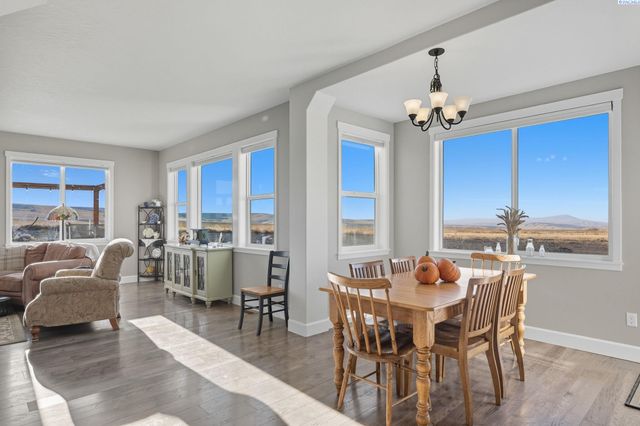 41213 S Clodfelter Rd, Kennewick, WA 99338