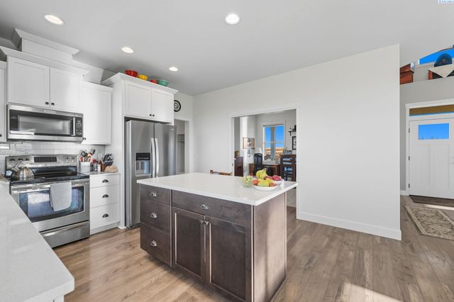 41213 S Clodfelter Rd, Kennewick, WA 99338