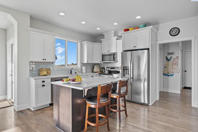 41213 S Clodfelter Rd, Kennewick, WA 99338