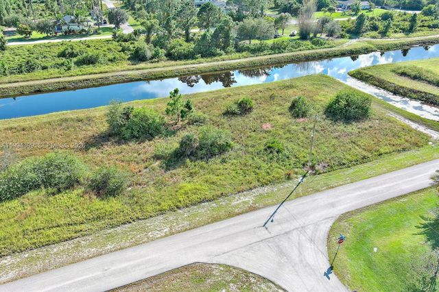 1134 HUDSON ST E, Lehigh Acres, FL 33974