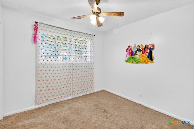 304 Sun Valley Drive, Victoria, TX 77904