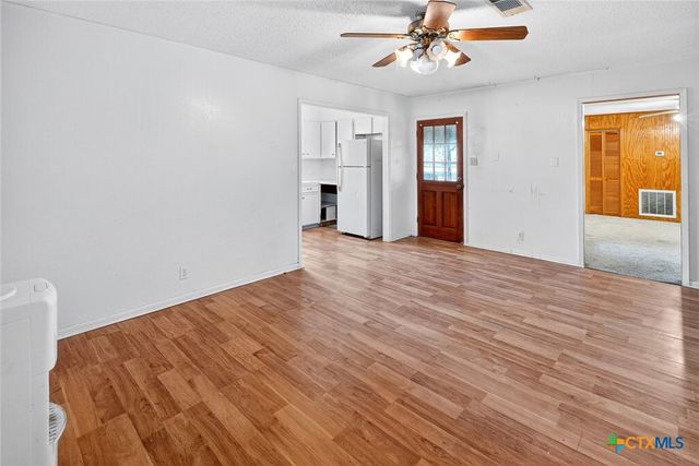 304 Sun Valley Drive, Victoria, TX 77904