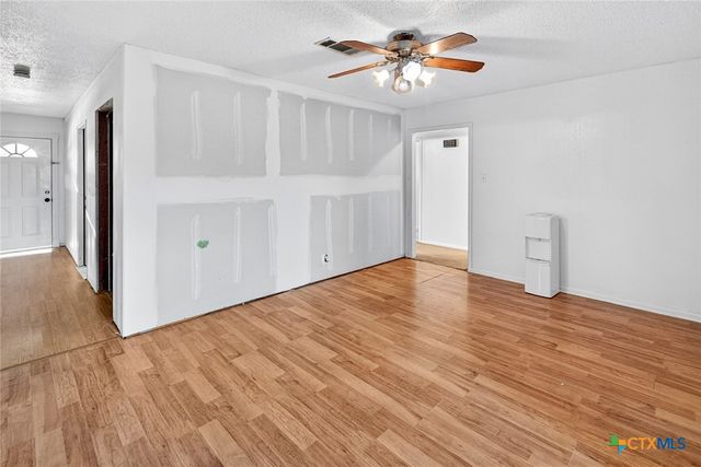 304 Sun Valley Drive, Victoria, TX 77904