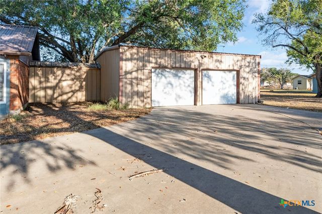 304 Sun Valley Drive, Victoria, TX 77904