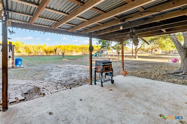 304 Sun Valley Drive, Victoria, TX 77904