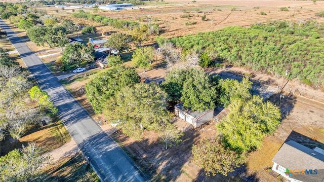 304 Sun Valley Drive, Victoria, TX 77904