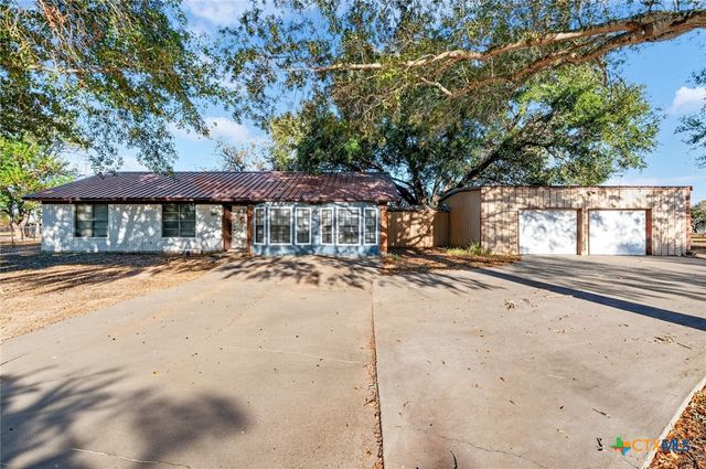 304 Sun Valley Drive, Victoria, TX 77904