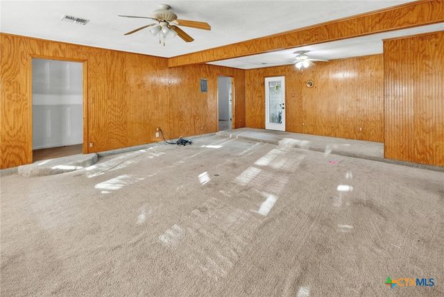 304 Sun Valley Drive, Victoria, TX 77904