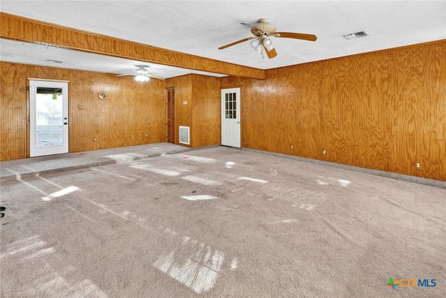 304 Sun Valley Drive, Victoria, TX 77904