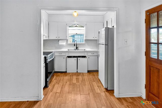 304 Sun Valley Drive, Victoria, TX 77904