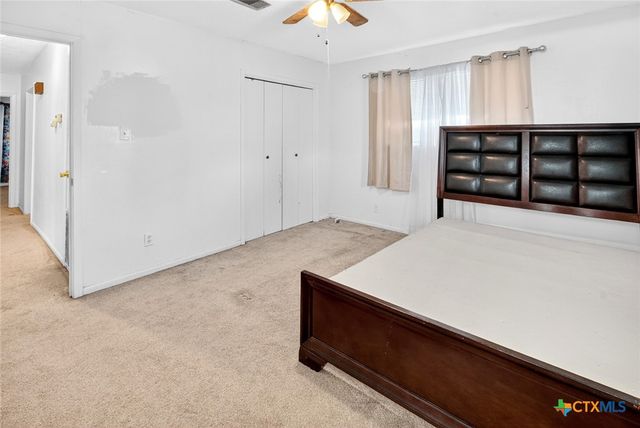 304 Sun Valley Drive, Victoria, TX 77904