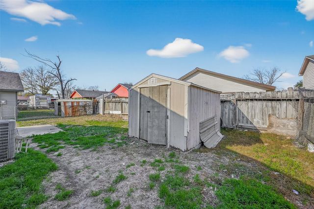 711 Blue Rock Court, Houston, TX 77060