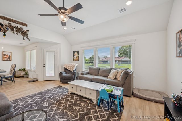 1200 SE 15th, Pryor, OK 74361