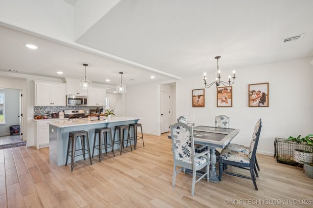 1200 SE 15th, Pryor, OK 74361