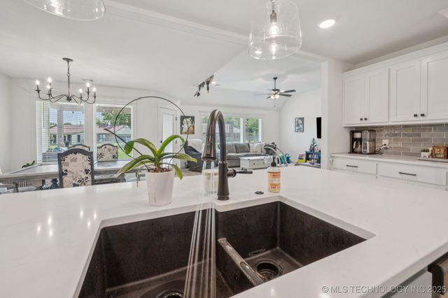 1200 SE 15th, Pryor, OK 74361