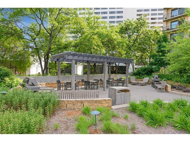 1225 Lasalle Avenue 404, Minneapolis, MN 55403