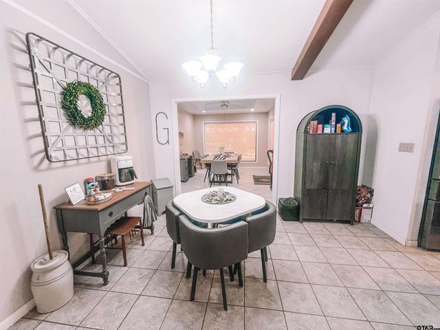 648 Daingerfield St, Pittsburg, TX 75686