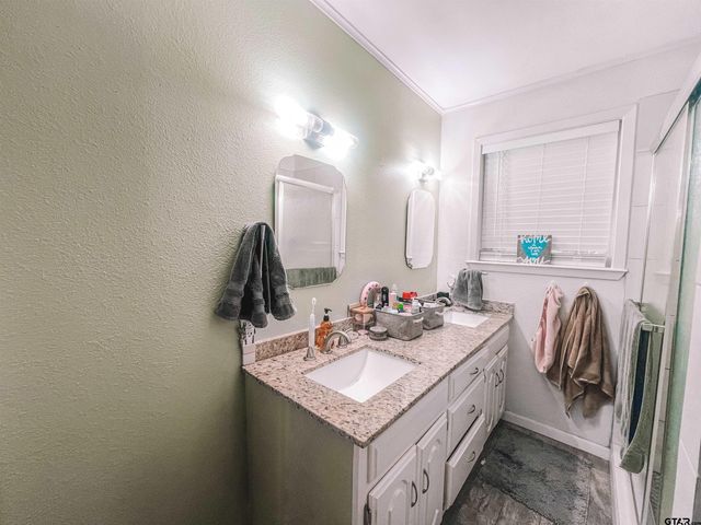 648 Daingerfield St, Pittsburg, TX 75686