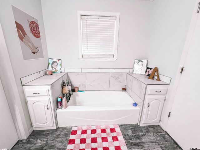 648 Daingerfield St, Pittsburg, TX 75686