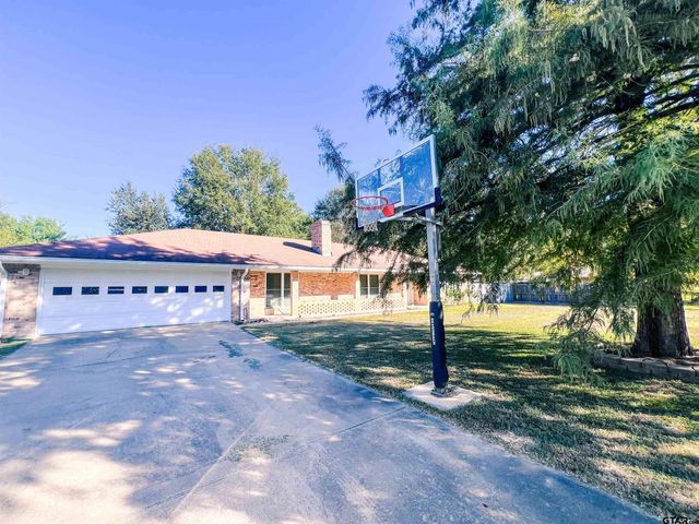 648 Daingerfield St, Pittsburg, TX 75686