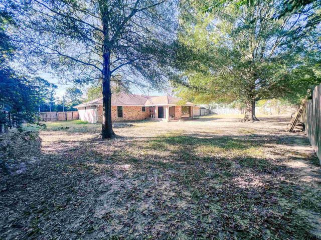 648 Daingerfield St, Pittsburg, TX 75686