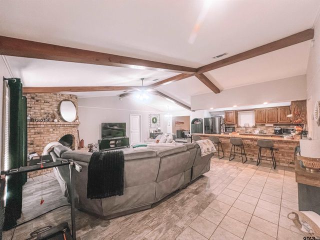 648 Daingerfield St, Pittsburg, TX 75686