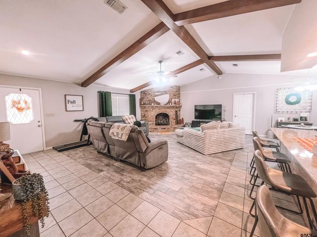 648 Daingerfield St, Pittsburg, TX 75686