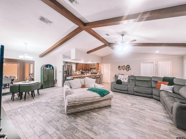 648 Daingerfield St, Pittsburg, TX 75686