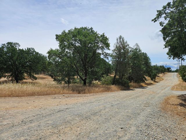 10033 Abernathy Ln, Redding, CA 96003