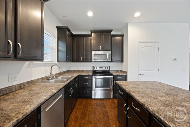 203 Lakepointe Drive, Savannah, GA 31407