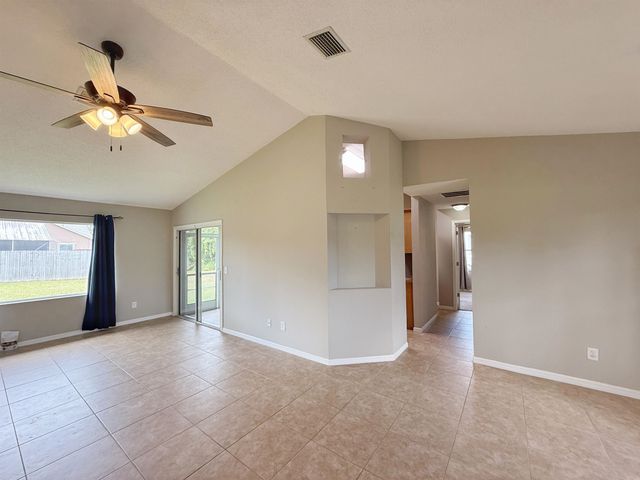 39 Fischer Ln, Palm Coast, FL 32137