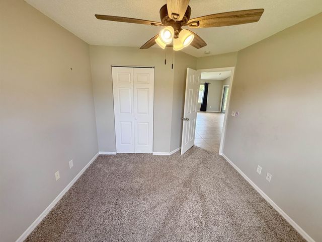 39 Fischer Ln, Palm Coast, FL 32137