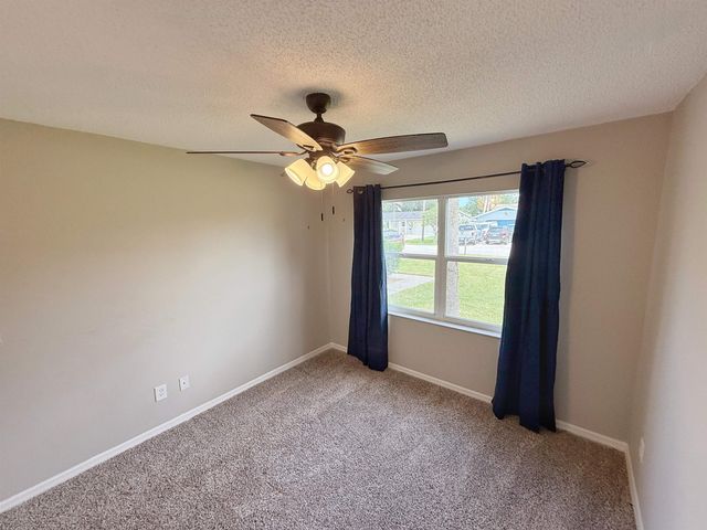 39 Fischer Ln, Palm Coast, FL 32137