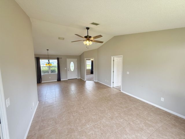 39 Fischer Ln, Palm Coast, FL 32137