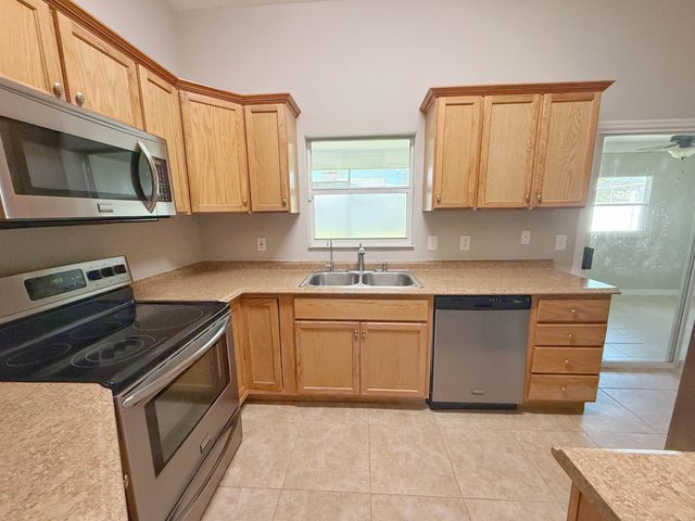 39 Fischer Ln, Palm Coast, FL 32137