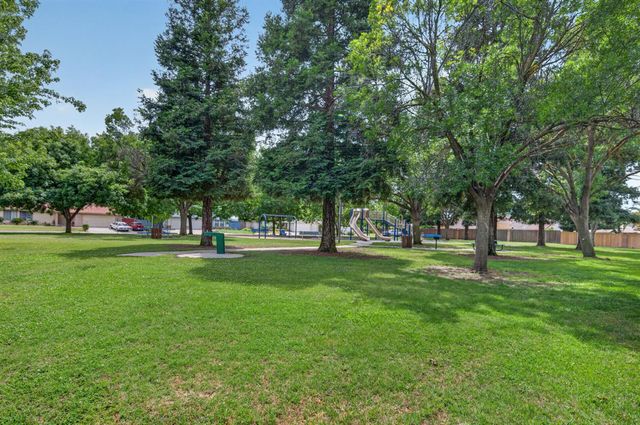 997 Pistachio Avenue, Clovis, CA 93611