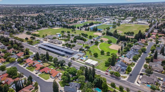 997 Pistachio Avenue, Clovis, CA 93611