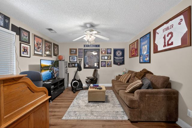 997 Pistachio Avenue, Clovis, CA 93611