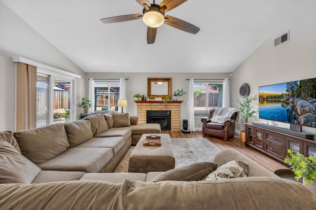 997 Pistachio Avenue, Clovis, CA 93611