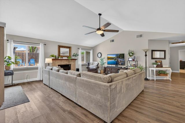 997 Pistachio Avenue, Clovis, CA 93611