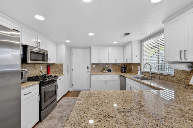 997 Pistachio Avenue, Clovis, CA 93611