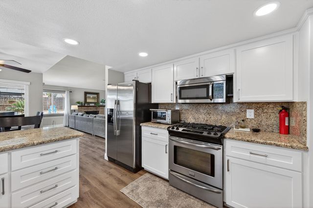 997 Pistachio Avenue, Clovis, CA 93611